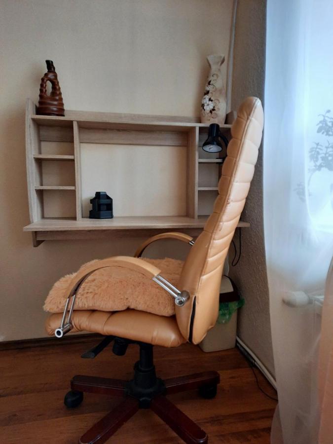 Apartment In The Historical City Center Černivci Esterno foto