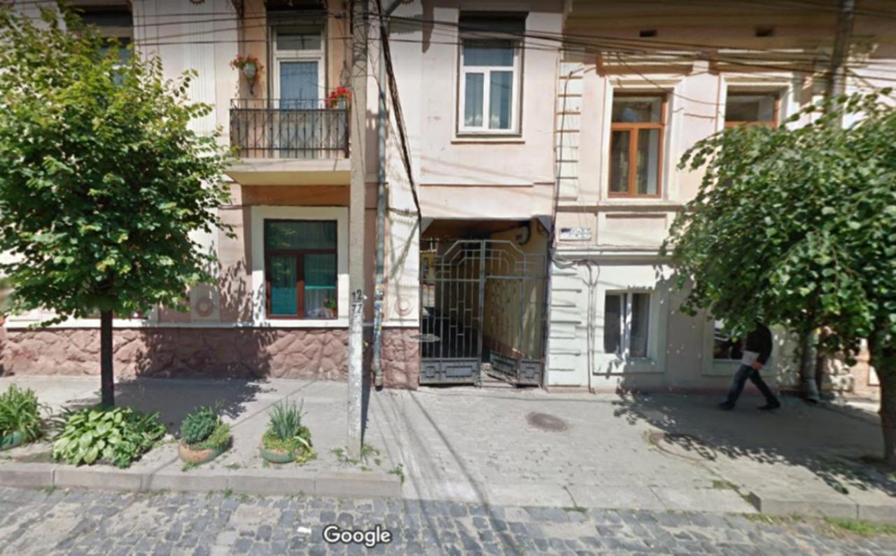 Apartment In The Historical City Center Černivci Esterno foto